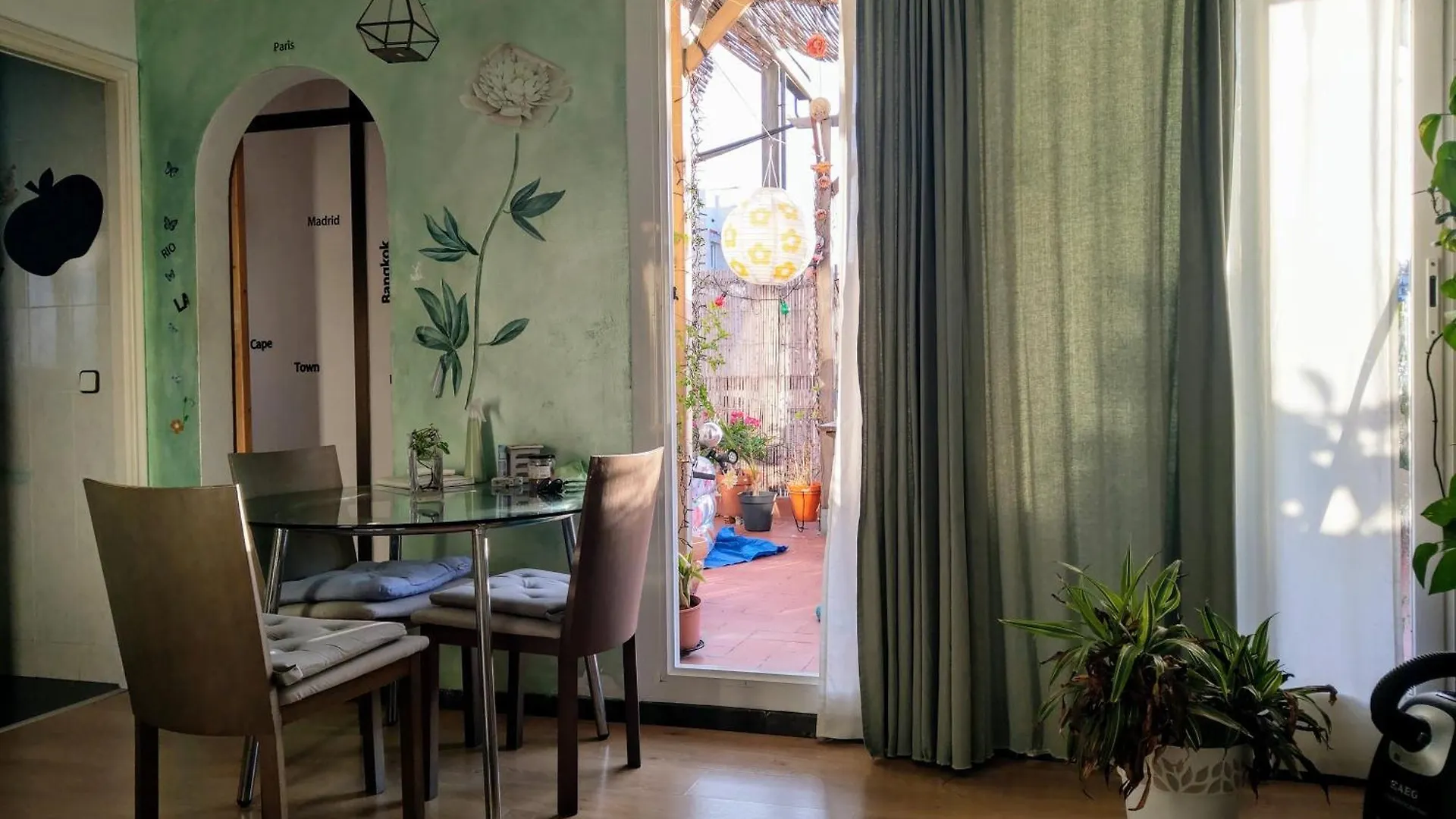 Homestay Atico Soleado Apartment Esplugues de Llobregat Spain